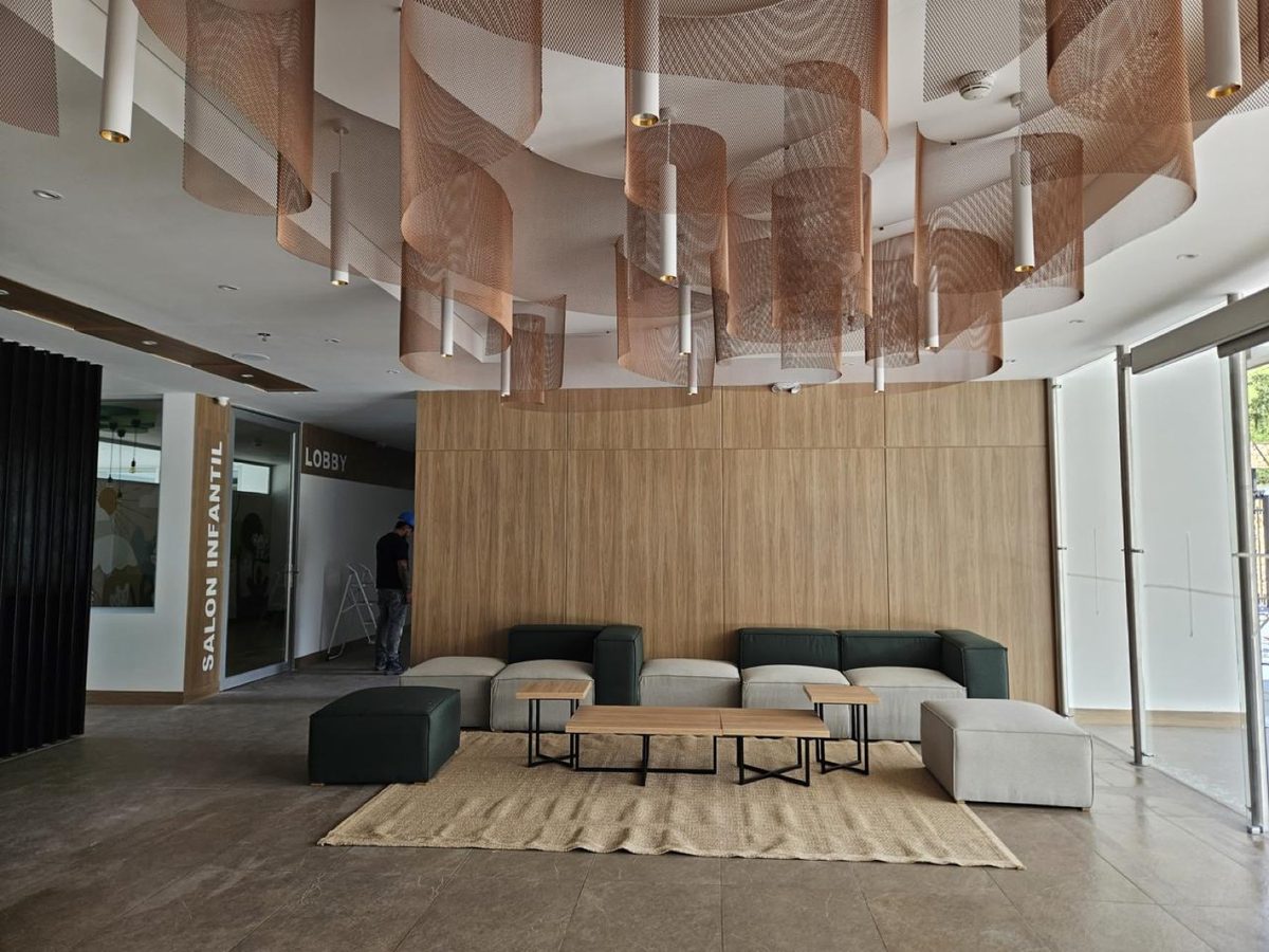 Salón social contemporáneo en un edificio de Expoferias, Manizales
