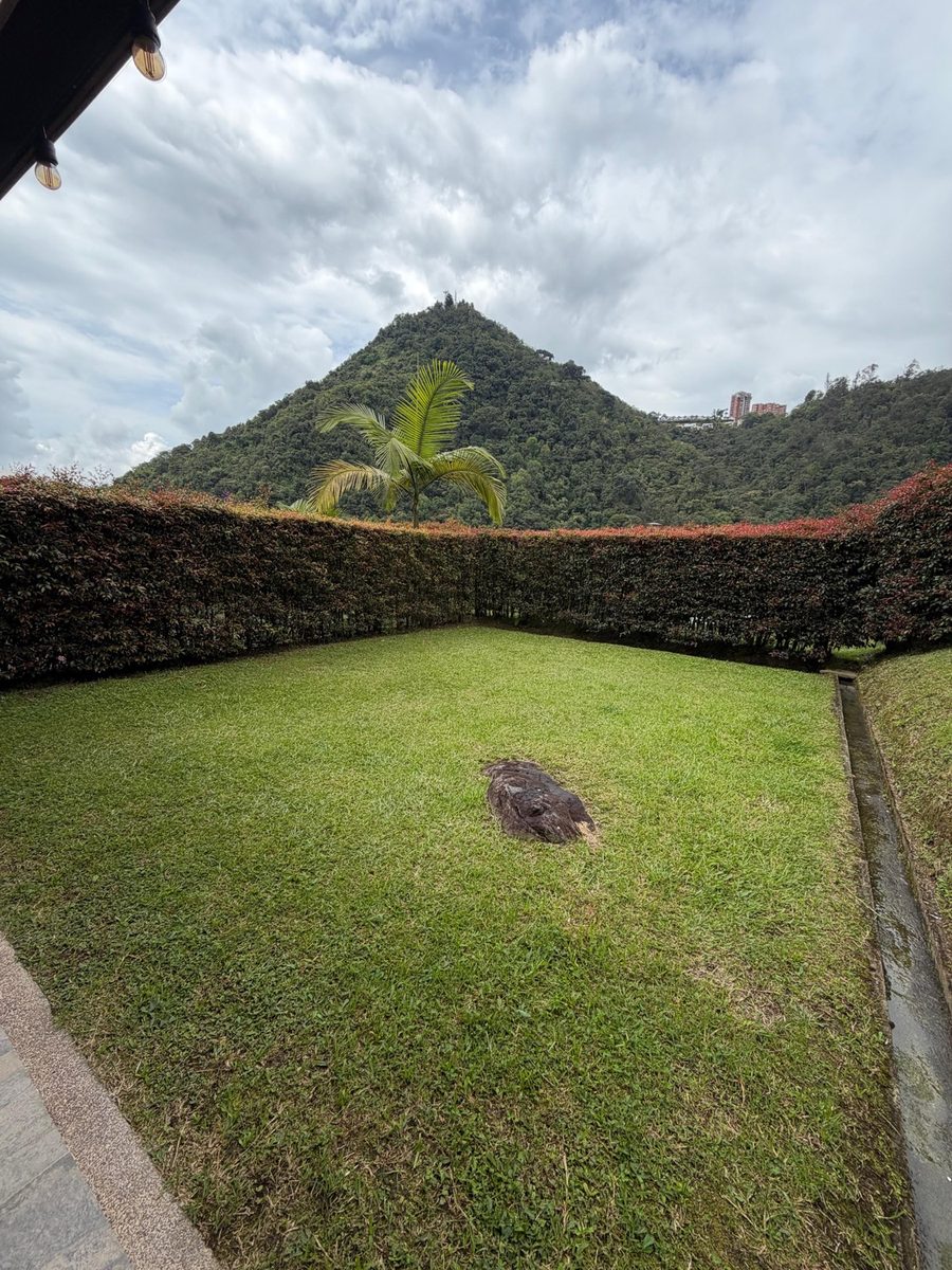 Jardín campestre con vista a la montaña en La Florida, Villamaría